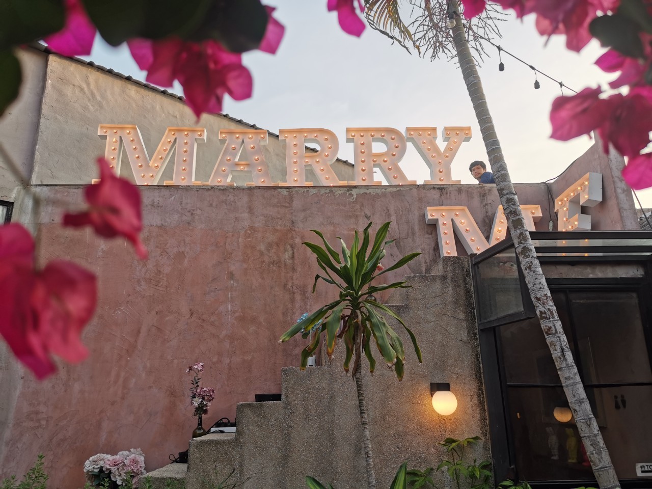 งานเช่าอักษรไฟปิงปปอง " MARRY ME "