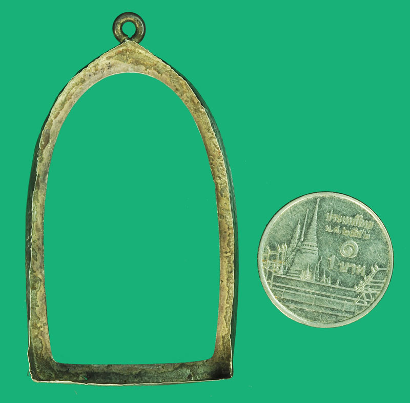 *37917 กรอบเงิน โบราณ ใช้สำหรับใส่พระ สภาพตามภาพ ฝาหลังไม่มี 17