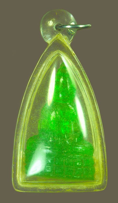 *39137 พระแก้วหล่อ สีเขียวมรกต เลี่ยมพลาสติกเก่าไม่ทราบที่และปีสร้าง 8