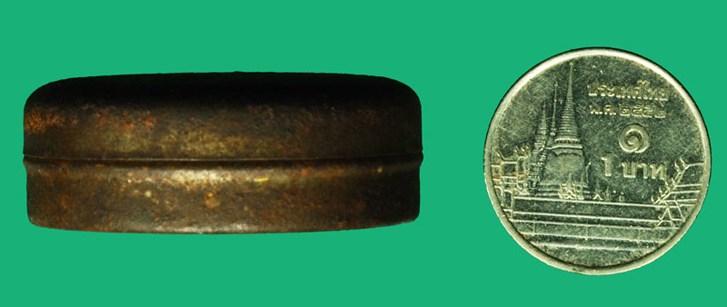 *36650 ตลับยาหม่อง ตราถ้วยทอง สำหรับใส่สีผึ้ง เก่าไม่ทราบอาจารย์ 12