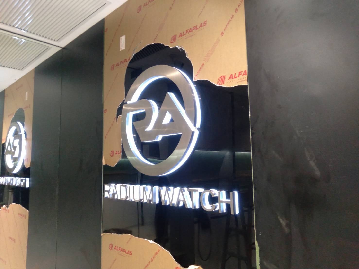 ป้ายอักษรไฟออกหลัง #อักษรสแตนเลสแฮร์ไลน์อะคริลิคลองหลังไฟออกหลัง