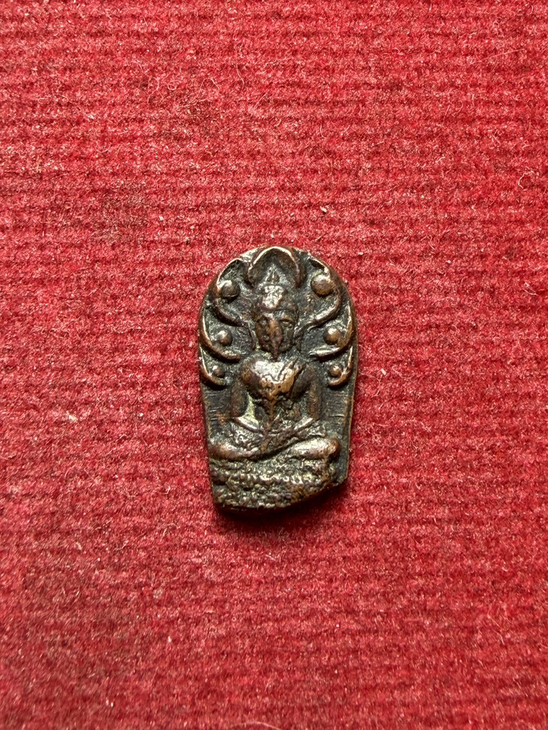 ปรกใบมะขามหลวงพ่อเส่ง หลังจารมือ วัดกัลยาปี กทม. ปี 2505 (SKU-13337)