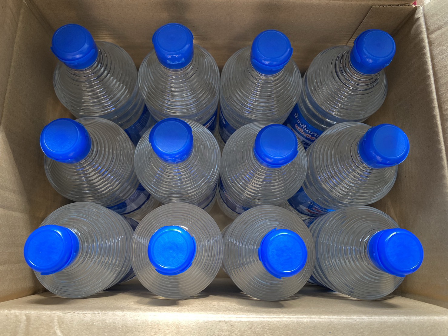 น้ำกลั่นบริสุทธิ์ขวดใหญ่ น้ำกลั่นเคมีสีชมพูอย่างดี (ราคารวมแวท) รถยนต์แบตเตอรี่ (ขายส่งกล่อง 12)