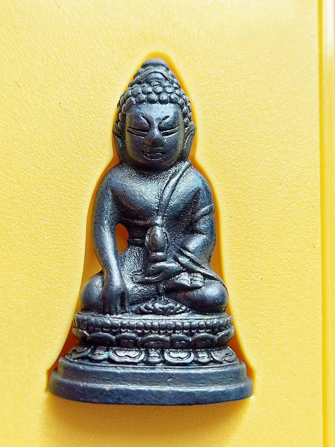 พระกริ่ง 72 พรรษา รัชกาลที่ 9 พระพุทธนวมมหาราชายุจฉับปริวัตนมงคล พร้อมกล่อง (SKU-12554)