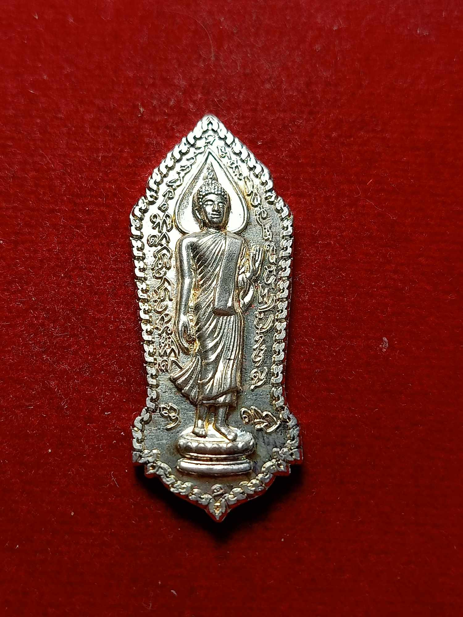 เหรียญพระพุทธลีลาศากยมุนี เนื้อเงิน ปี 2558 สมาคม สฌ.สบ.-สค.สบ. พร้อมกล่อง (SKU-03988)