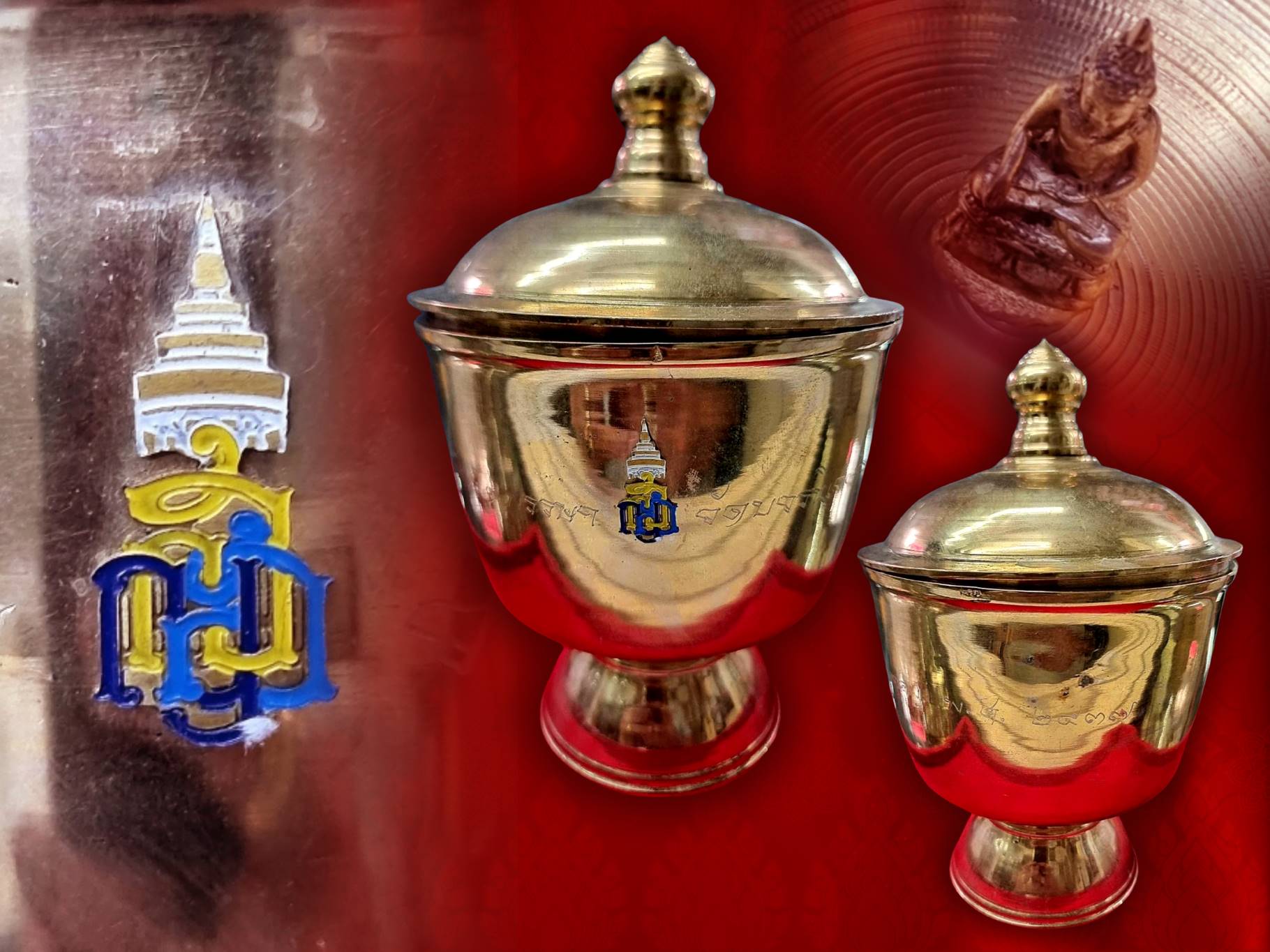 บาตรน้ำพระพุทธมนต์ วัดบวรนิเวศวิหาร ญสส. ขนาดความกว้าง 5 นิ้ว สูง 9 นิ้ว เนื้อโลหะทองเหลือง จัดสร้างที่ระลึก 81 พรรษา สมเด็จพระญาณสังวร สมเด็จพระสังฆราช ฯ วันที่ 3 ตุลาคม พ.ศ. 2537 ประดับตราสัญลักษณ์ประจำพระองค์ " ญสส. " ประดิษฐานที่ด้านหน้าบาตร