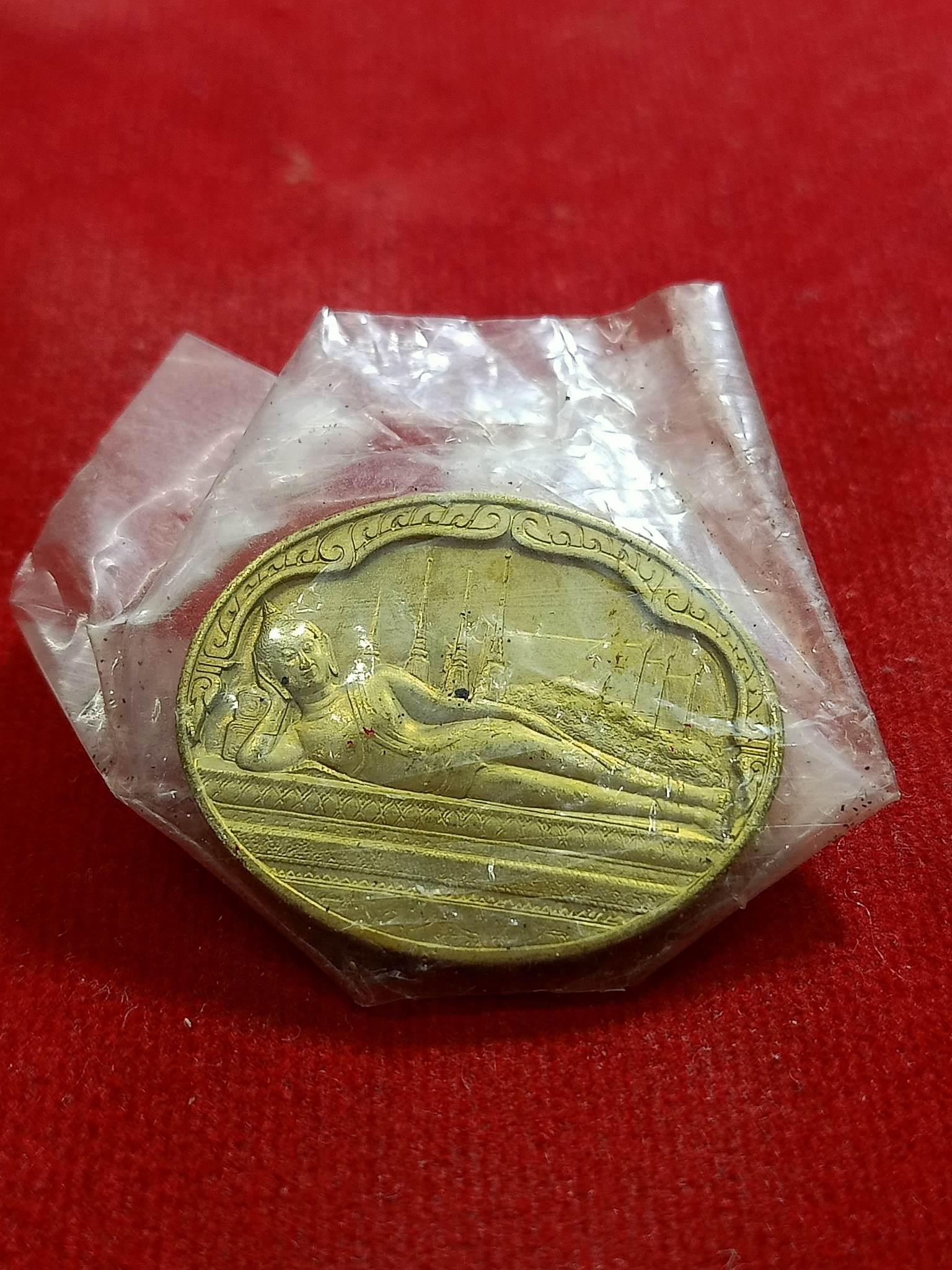 เหรียญพระนอน หลัง ภปร. ฉลองในหลวง ร.9 พระชนมายุครบ 5 รอบ พ.ศ. 2530 ซองเดิม (SKU-00666)