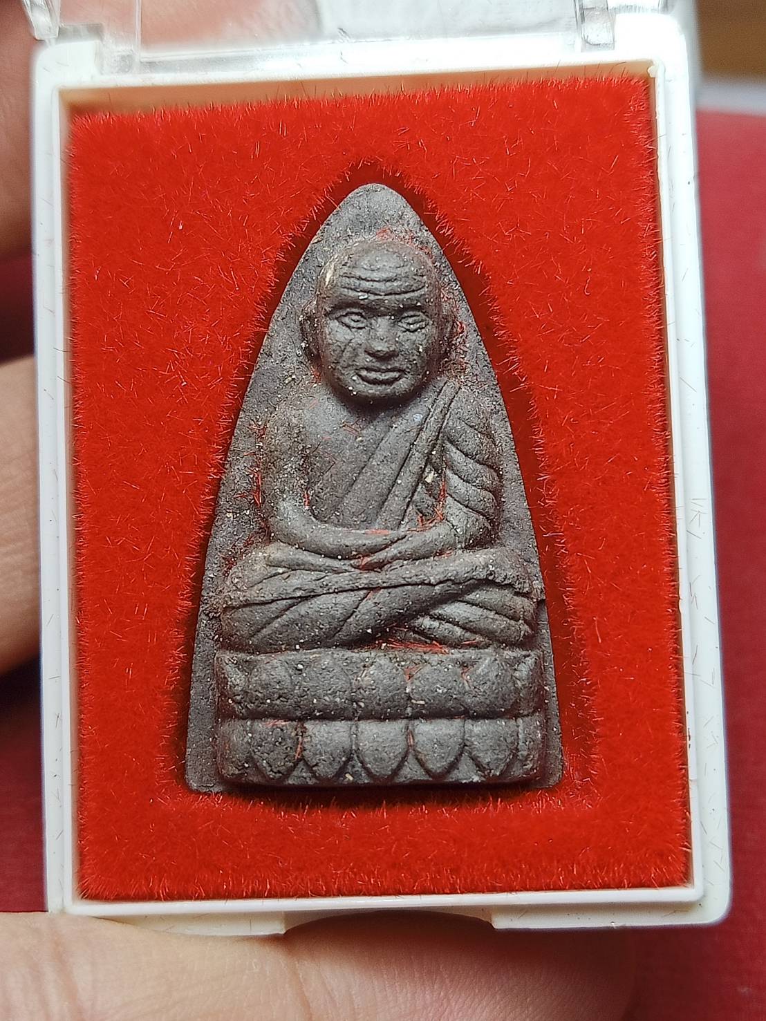 พระผงหลวงปู่ทวดมหาลาภ หลวงพ่อแดง วัดห้วยเงาะ จ.ปัตตานี ปี 2538 )พร้อมกล่อง (SKU-07754)