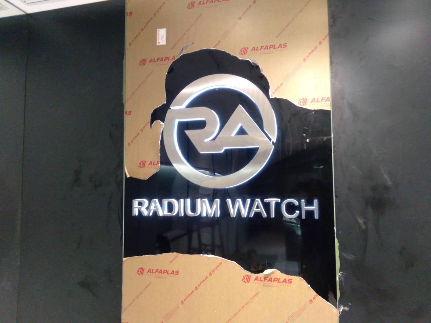 ป้ายอักษรไฟออกหลัง #อักษรสแตนเลสแฮร์ไลน์อะคริลิคลองหลังไฟออกหลัง