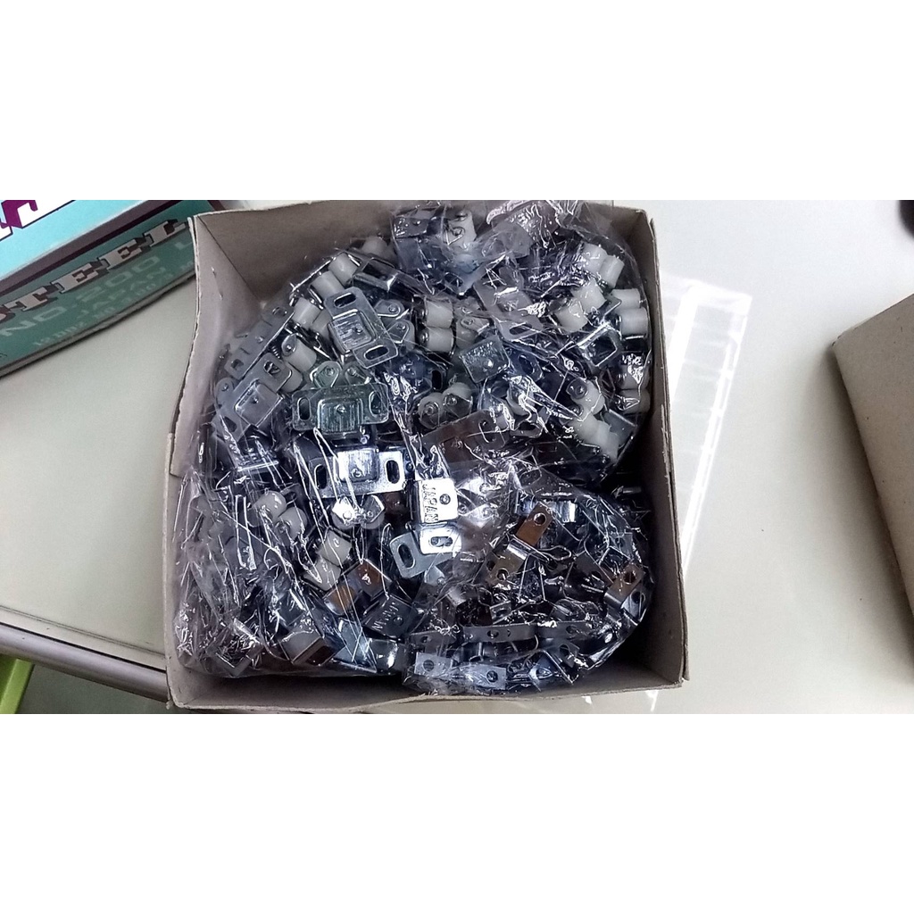 กันชนก้ามปู และ กันชนแบบสี่เหลี่ยม STEEL (กล่องละ 144 ตัว ราคารวมแวท) ใช้ติดประตู หน้าต่าง อลูมิเนียม ตัวล็อคมุ้ง ตัวล็อคตู้กับข้าว