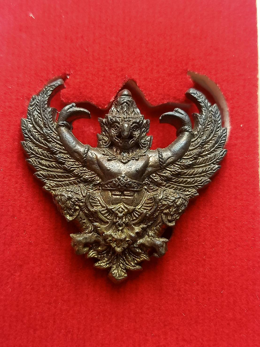 ครุฑมหาอำนาจรุ่นสองบารมี หลวงพ่อสุนทร วัดหนองสะเดา จ.สระบุรี พร้อมกล่อง (SKU-09550)