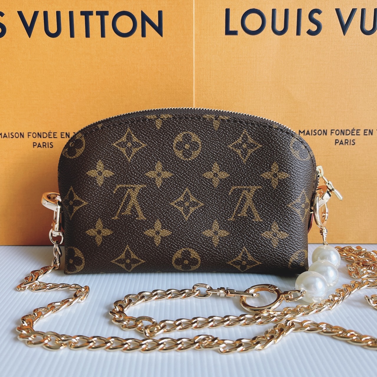 Louis Vuitton Cosmetic Microchip ปี 22