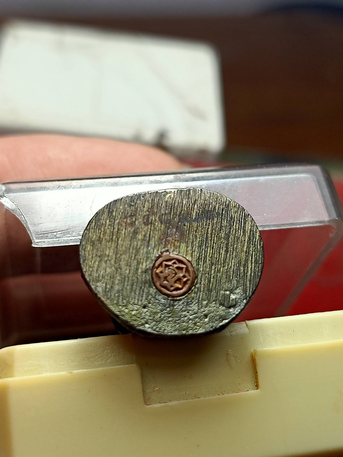 พระปิดตามหาลาภ รุ่นแรก หลวงพ่อจรัญ เนื้อทองเหลือง วัดอัมพวัน จ.สิงห์บุรี พร้อมกล่อง (SKU-12921)