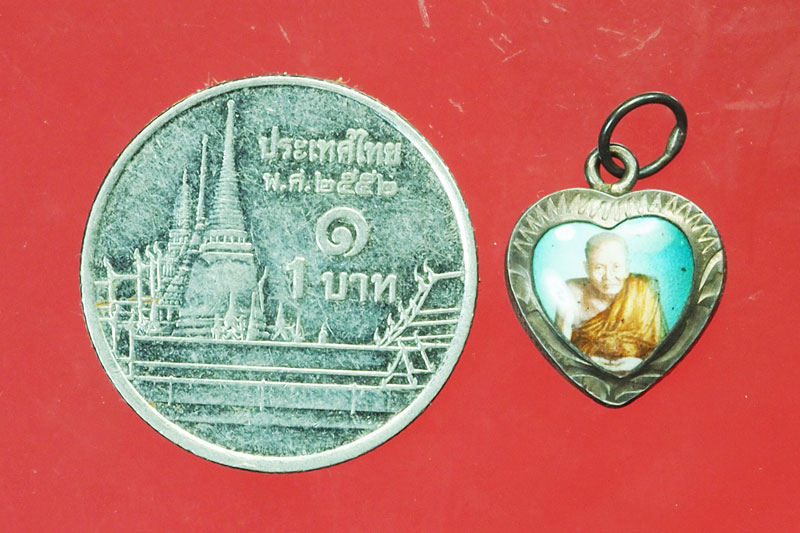 29471 ล็อกเก็ตหลวงปู่ทวด เลี่ยมเงินเก่า ไม่ทราบที่และปีสร้าง 11