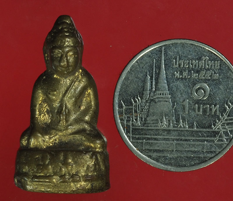 *28032 พระชัยวัฒน์ กริ่งดี เก่าพอมีอายุ เนื้อทองเหลือง ไม่ทราบที่และปีสร้าง 7