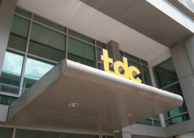 ป้ายอักษรtdc อักษรไฟออกหน้า ขอบสแตนเลสแฮร์ไลน์