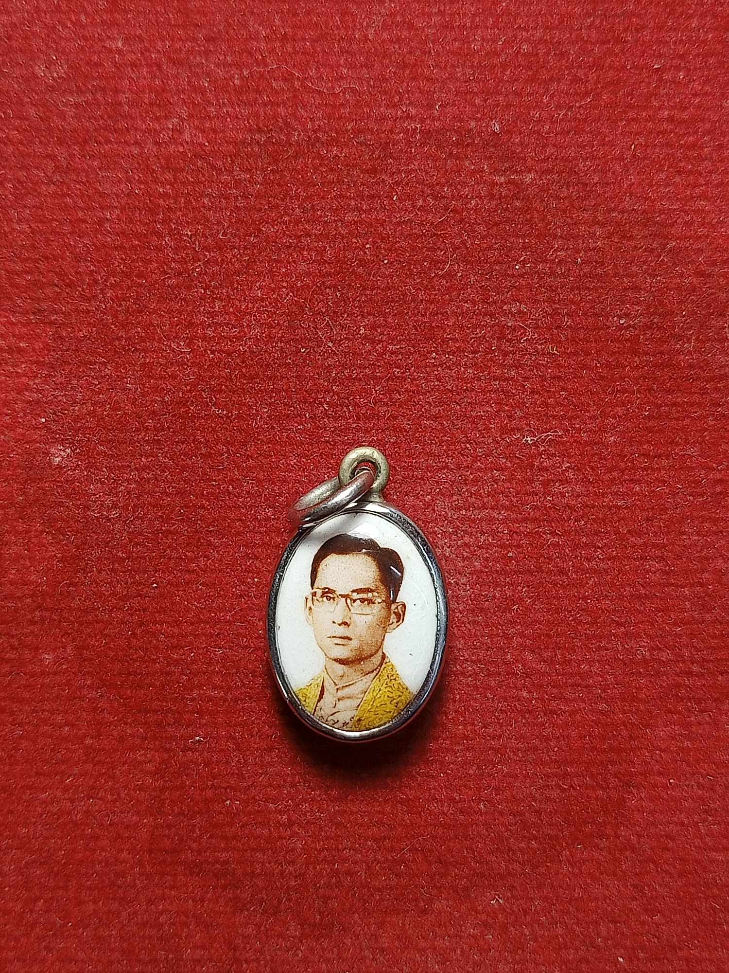 ล็อกเก็ตในหลวง ร.9 หลังลายเซ็นต์ (SKU-03263)