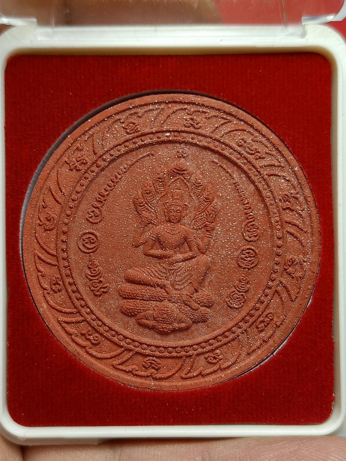 พระนารายณ์ จตุคามรามเทพ รุ่นมหาฤทธิ์ หลวงปู่หงษ์ พรหมปัญโญ วัดเพชรบุรี จ.สุรินทร์ ปี 2550 พร้อมกล่อง (SKU-12973)