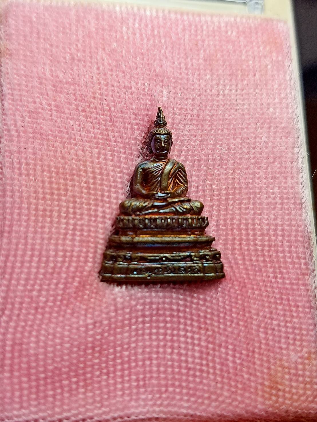 พระชัยวัฒน์พระพุทธอังคีรส วัดราชบพิธสถิตมหาสีมาราม กทม. ปี 2555 พร้อมกล่อง (SKU-07795)