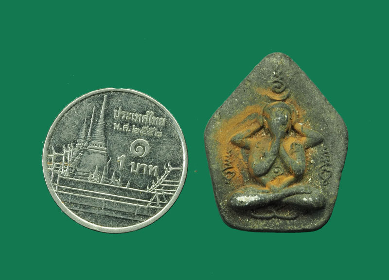 *30711 พระปิดตาหลังยันต์ เนื้อผงผสมใบลาน ไม่ทราบที่และปีสร้าง 6