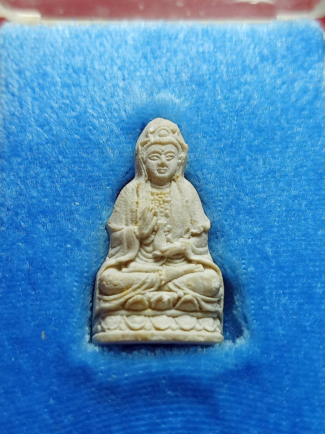 พระผงกวนอิมโพธิสัตว์ วัดบวรนิเวศวิหาร กรุงเทพ ปี 2536 พร้อมกล่อง (SKU-10807)