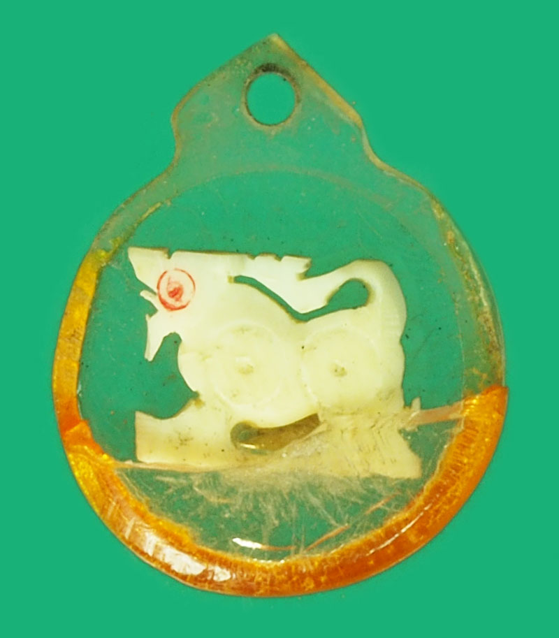 *37864 สิงห์แกะ เลี่ยมพลาสติกเก่า ไม่ทราบที่และปีสร้าง 12