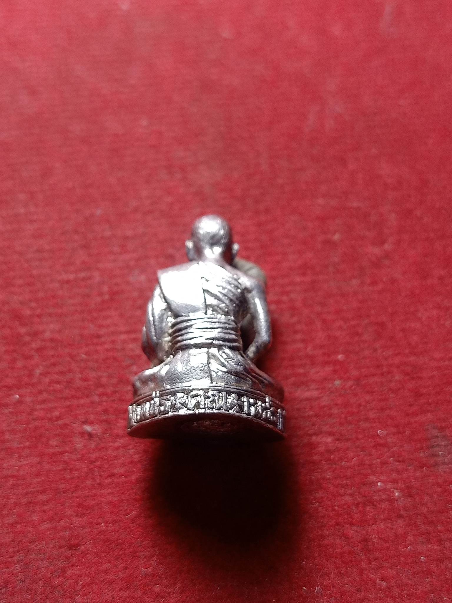 รูปหล่ออาจารย์เพ็ชรเนื้อเงิน รุ่นเพชรคูณเพชร หลวงพ่อคูณปลุกเสก จ.นครราชสีมา (SKU-01874)