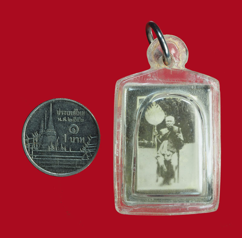 *30592 รูปถ่ายอัดกระจก หลวงพ่อเเช่ม วัดฉลอง ภูเก็ต ไม่ทราบปี 59