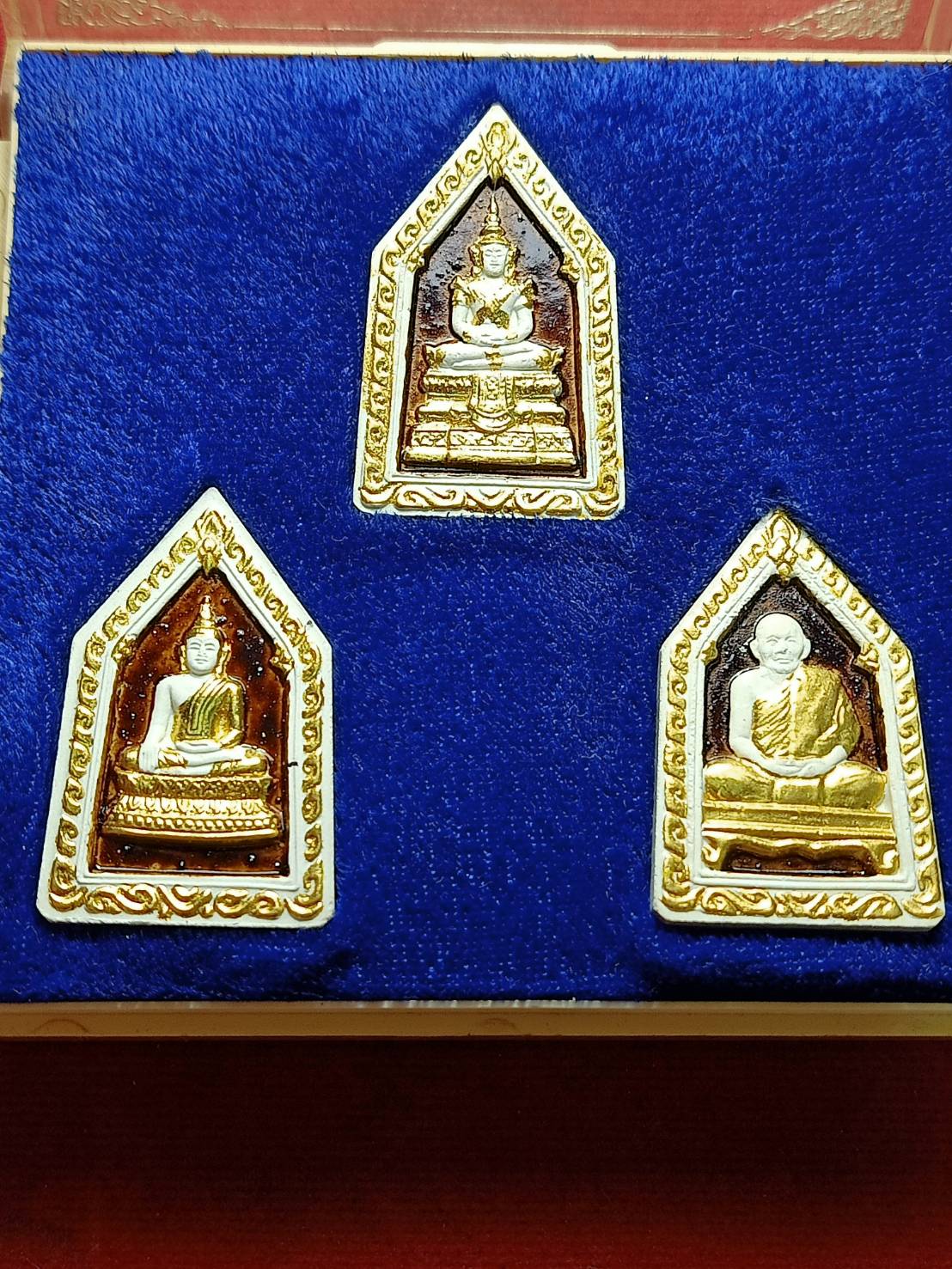 พระชุดไตรภาคี หลวงปู่ม่น วัดเนินตามาก จ.ชลบุรี ปี 2537 พร้อมกล่อง (SKU-09438)