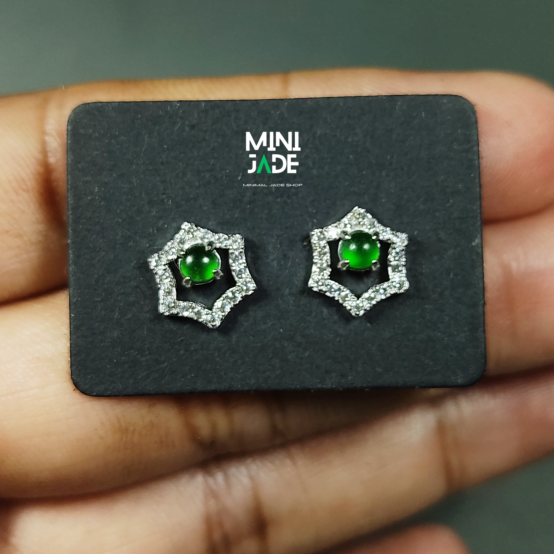 ต่างหูหยก jadeite เนื้อแก้วเขียวจักรพรรดิ ขนาด 3.5 มม