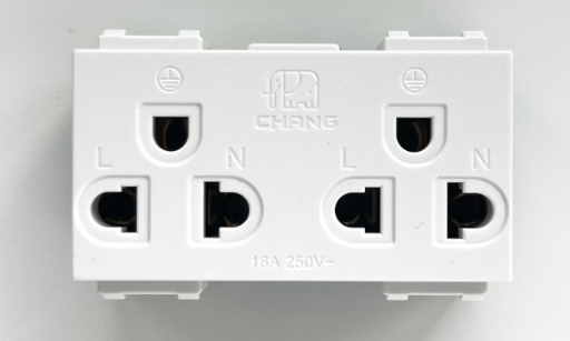 CHANG ปลั๊กกราวน์คู่ แนวตั้ง ตาช้างสีขาว รุ่น PCH-904N