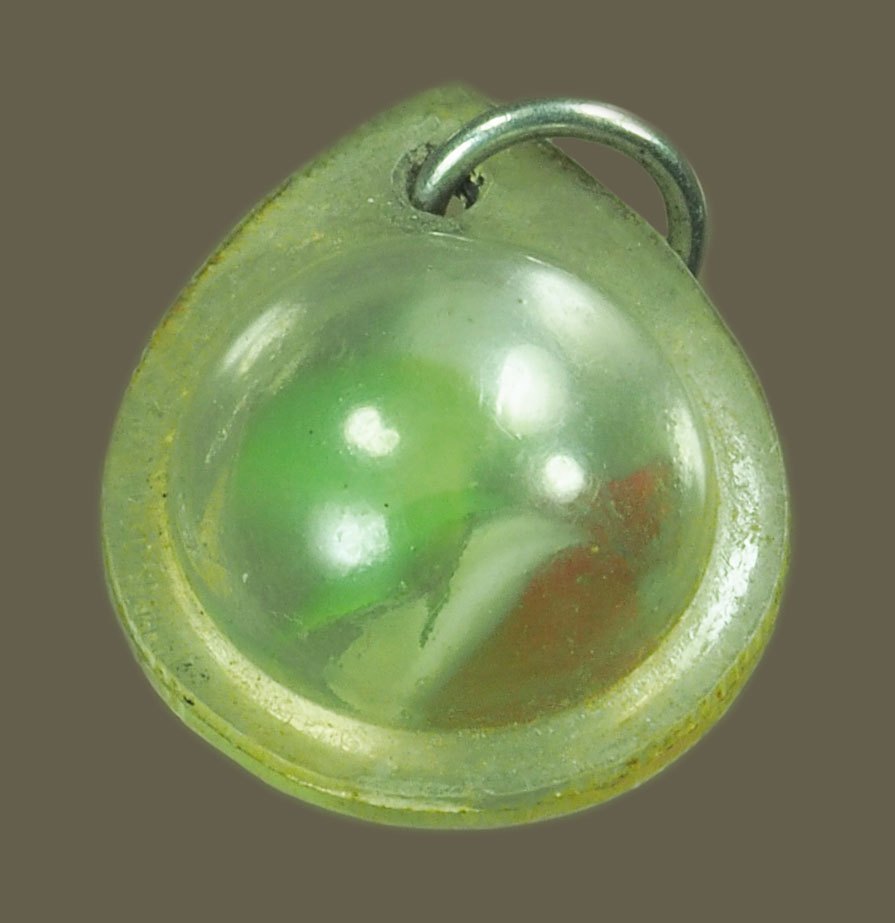 ขายแล้ว*38393 ลูกแก้วสารพัดนึก หลวงพ่อฤาษีลิงดำ วัดท่าซุง อุทัยธานี เลี่ยมพลาสติกเก่าถึงยุค 12