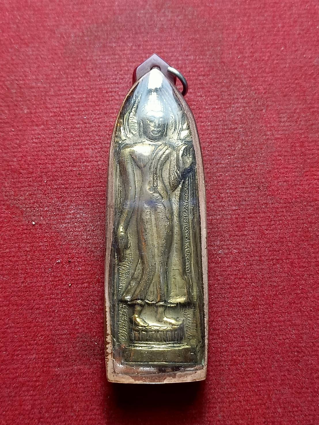 พระลีลา ที่ระลึกฉลองอาคารเรียนรุจิรวงศ์อุปถัมภ์5 จ.เชียงใหม่ ปี 2516 (SKU-09346)
