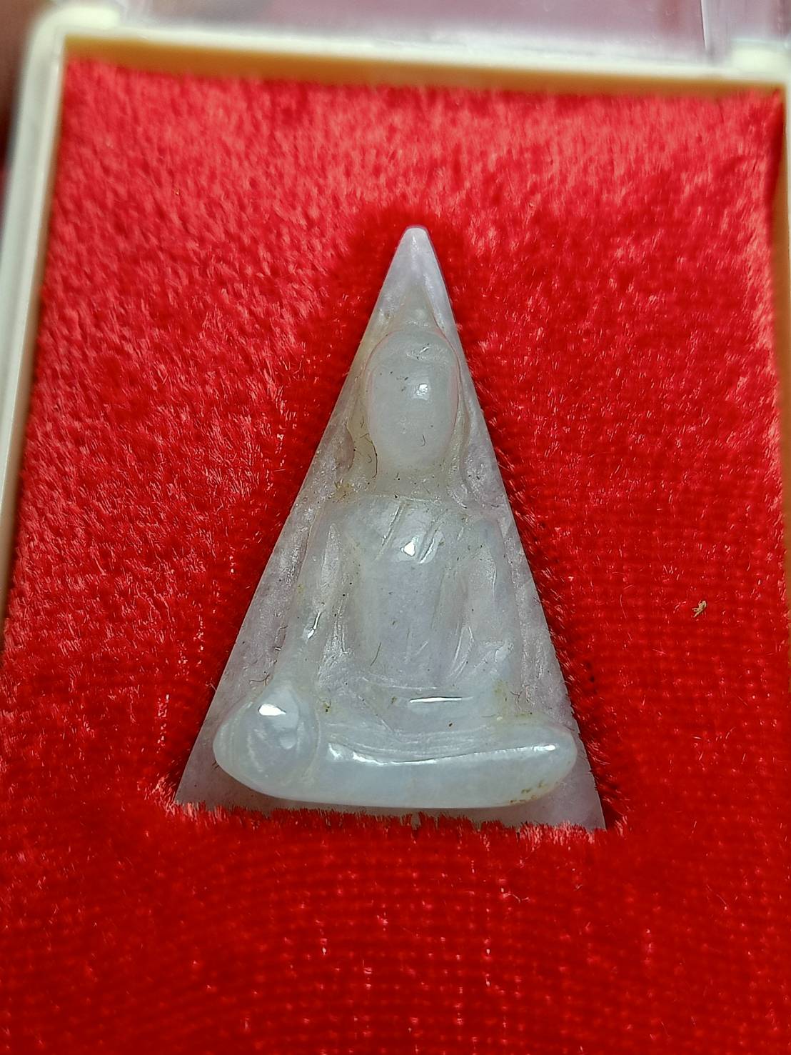 พระนางพญา เนื้อหยกขาว วัดผาสุการาม จ.อุดรธานี ปี 2544 พร้อมกล่อง (SKU-11674)