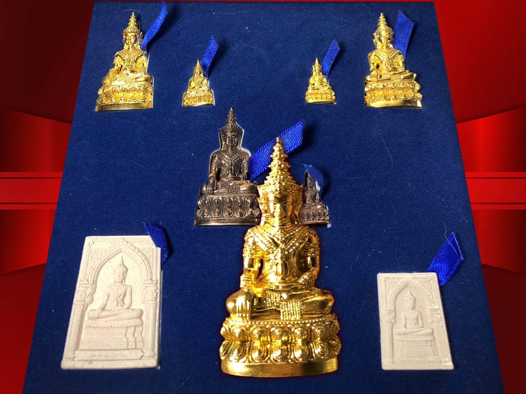 พระกริ่ง-พระชัยวัฒน์ สะท้านเพชร ญสส. เนื้อนวะ และ พระกริ่ง-พระชัยวัฒน์ สะท้านเพชร ญสส. เนื้อทองทิพย์ 2 ชุด และพระสมเด็จสะท้านเพชร เนื้อผงพุทธคุณมวลสารศักดิ์สิทธิ์ พร้อมกล่องเดิมๆ งามๆ