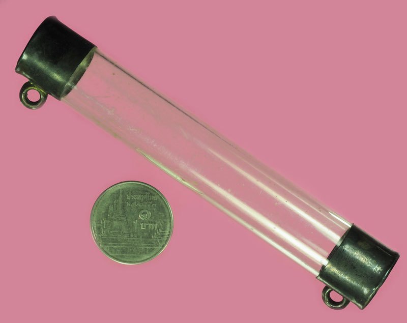 *40318 หลอดสำหรับใส่ตะกรุด เลี่ยมเงินหัวท้าย (มีรูปเทียบกับขนาดเหรียญ ๑ บาท ในปัจจุบัน) 17