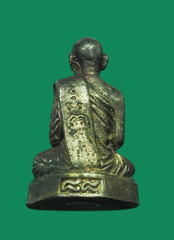 *32377 รูปหล่อหลวงพ่อแพ วัดพิกุลทอง สิงบุรี เนื้อเงิน ไม่มีกล่อง 82