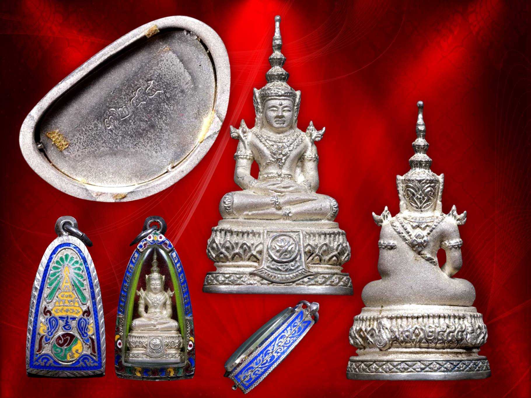 พระแก้วมรกต ภปร เนื้อเงินขัดเงาพ่นทราย ปี 2545 (พิมพ์ใหญ่) ปี2545 จัดสร้างในวาระที่ ในหลวงรัชกาลที่ 9 เฉลิมพระชนมพรรษา 75 พรรษา ปี 2545 จัดสร้างโดย รพ.ศิริราช