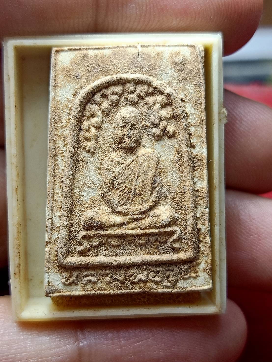 พระผงรูปเหมือน หลวงพ่อใหญ่ อะภินันโท (จุฬ) วัดถ้ำคูหาสวรรค์ จ. ลพบุรี พร้อมกล่อง (SKU-08543)