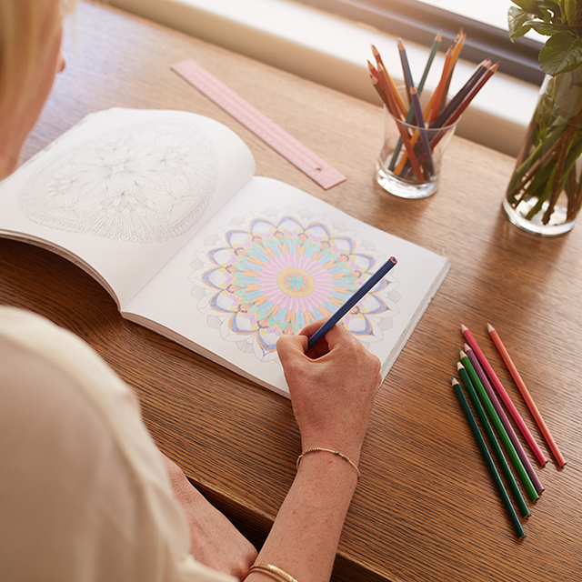 สมุดระบายสีแมนดาลาแบบง่ายสำหรับฝึกสมาธิ Easy Mandala Coloring Book พร้อมคำคมสร้างแรงบันดาลใจ