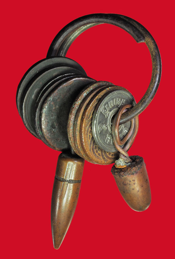 ขายแล้ว*33743พระเก่าเหมายกบ้านมา ตะกรุดหัวลูกปืนด้านหลวงพ่อกวย วัดโฆสิตาราม จำนวน 2 อัน พร้อมเหรียญสตางค์รู ยกพวง 12