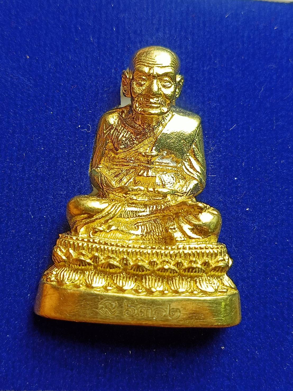 พระบูชาตั้งหน้ารถ หลวงพ่อทวด วัดวชิรธรรมราม จ.อยุธยา ปี 2560 พร้อมกล่อง (SKU-09470)