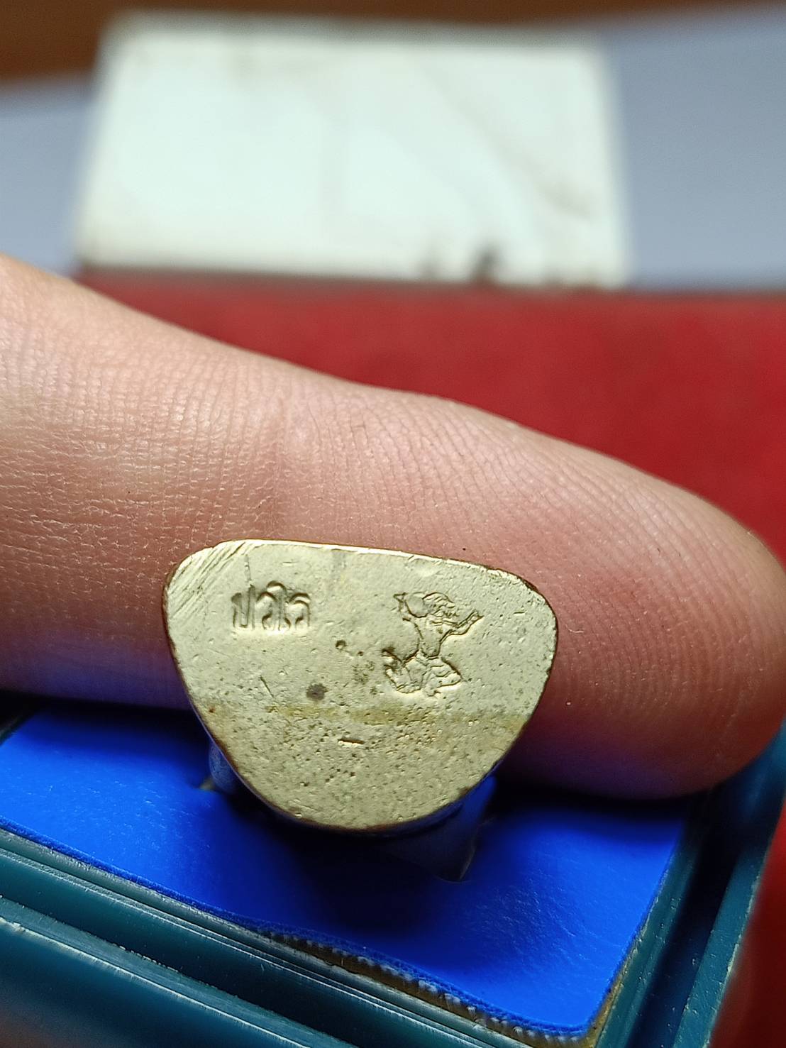 รูปหล่อหลวงพ่อขวัญ ปวโร วัดบ้านไร่ จ.พิจิตร รุ่น 8 รอบ ปี 2547 พร้อมกล่อง (SKU-11799)