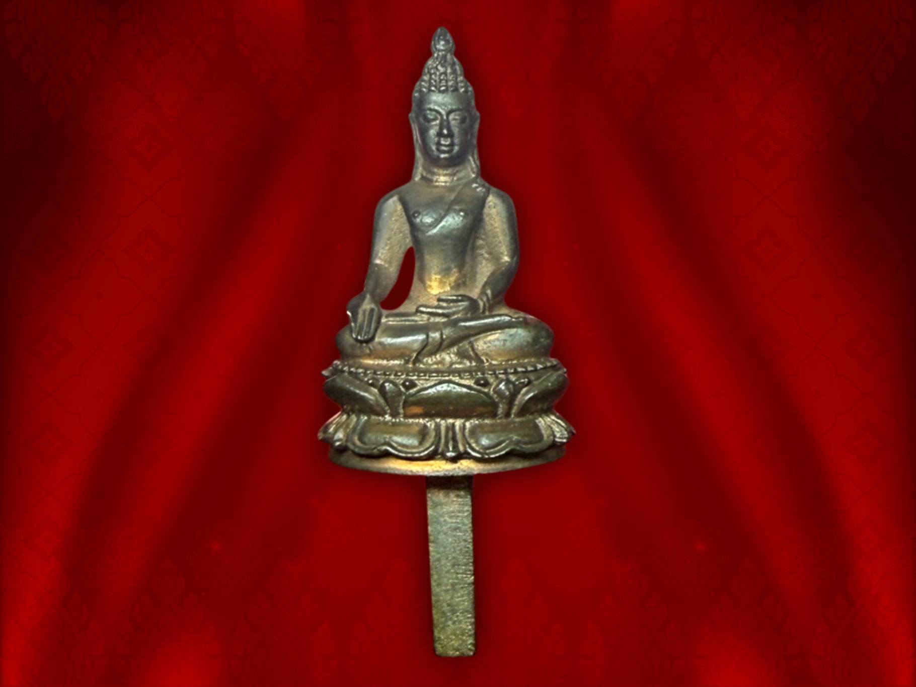 1 ใน 109 องค์เท่านั้น พระไพรีพินาศยอดธง รุ่นเขาค้อ วัดบวรนิเวศ ปี พ.ศ. ๒๕๒๐ เนื้อนวะโลหะ จัดสร้างน้อยมาก เพียง 109 องค์ เท่านั้น หลวงปู่แหวน สุจิณฺโณ วัดดอยแม่ปั๋ง จ.เชียงใหม่ อธิฏฐานจิตเดี่ยว เมื่อวัน 15 พฤษภาคม 2520 เวลา 19.45 น. และมีพิธีพุทธาภิเษก ณ พ