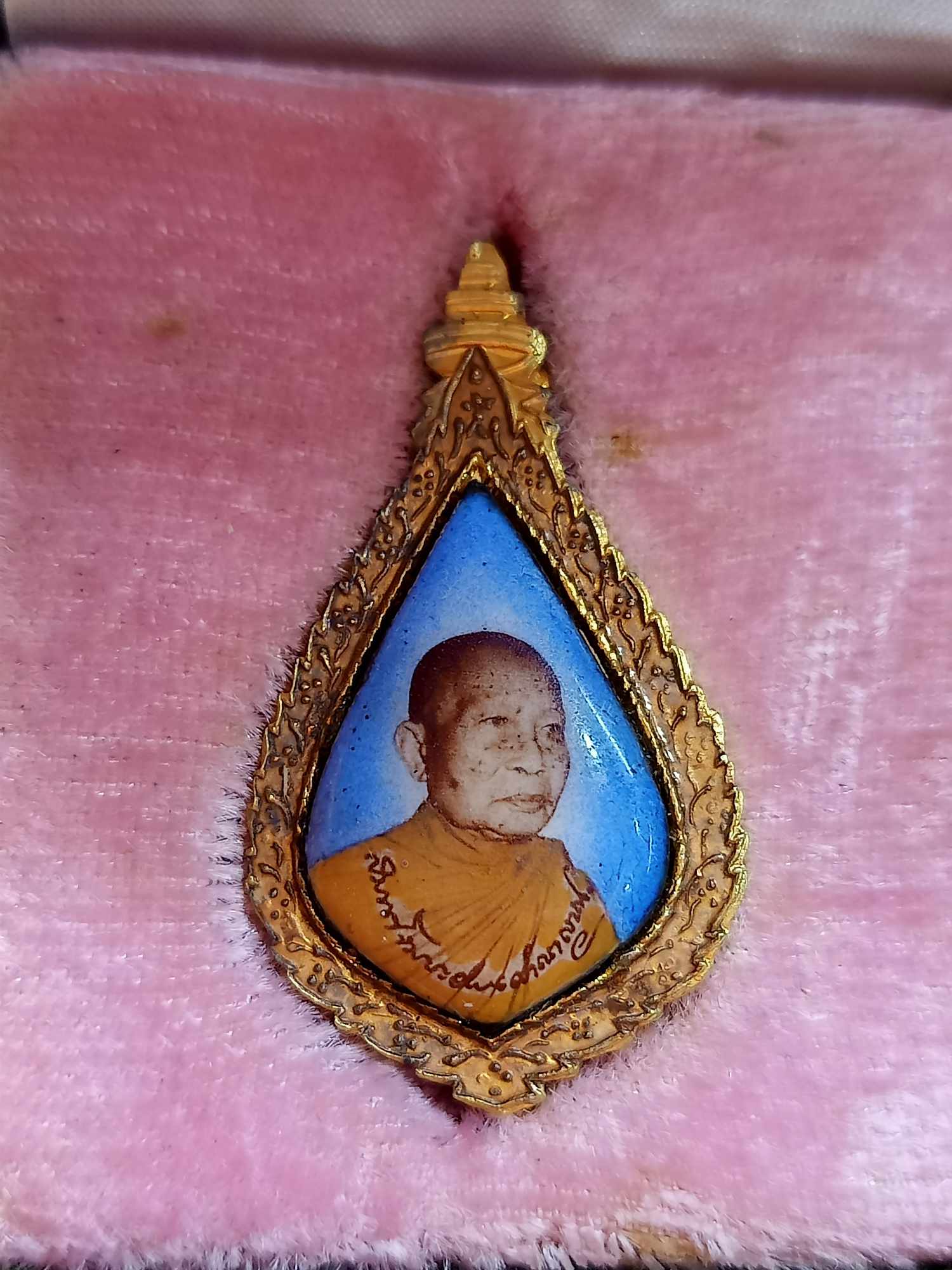 ล็อกเก็ตเข็มกลัด สมเด็จพระสังฆราช (วาสน์ วาสโน) นิธิวัดราชบพิธสถิตมหาสีมาราม กรุงเทพ พร้อมกล่อง (SKU-03542)