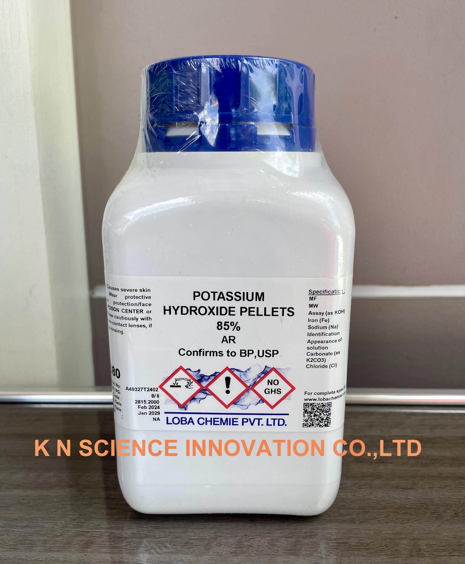 Potassium hydroxide, AR, Conform to UP/USP specification ,1 Kg ,Loba 0538001000