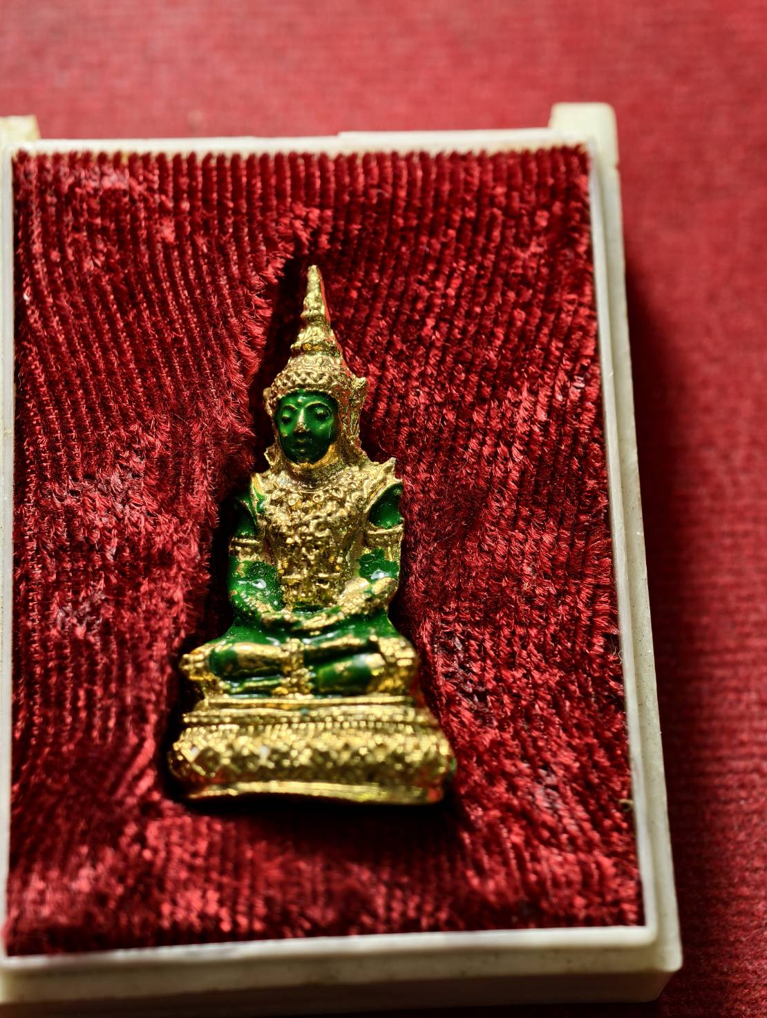 รูปหล่อพระแก้วมรกต วัดพระศรีรัตนศาสดาราม กรุงเทพ พร้อมกล่อง (SKU-13650)