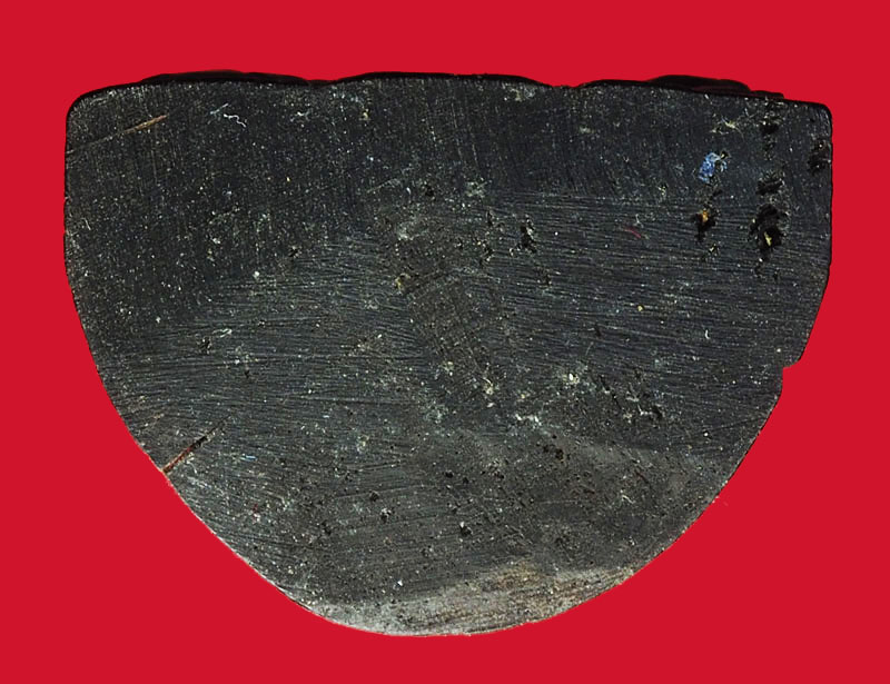 *28125 พระไม้งิ้วดำแกะ ขนาดหน้าตักกว้าง 2 เซนติเมตร สูง 5 เซนติเมตร ไม่ทราบที่และปีสร้าง 2