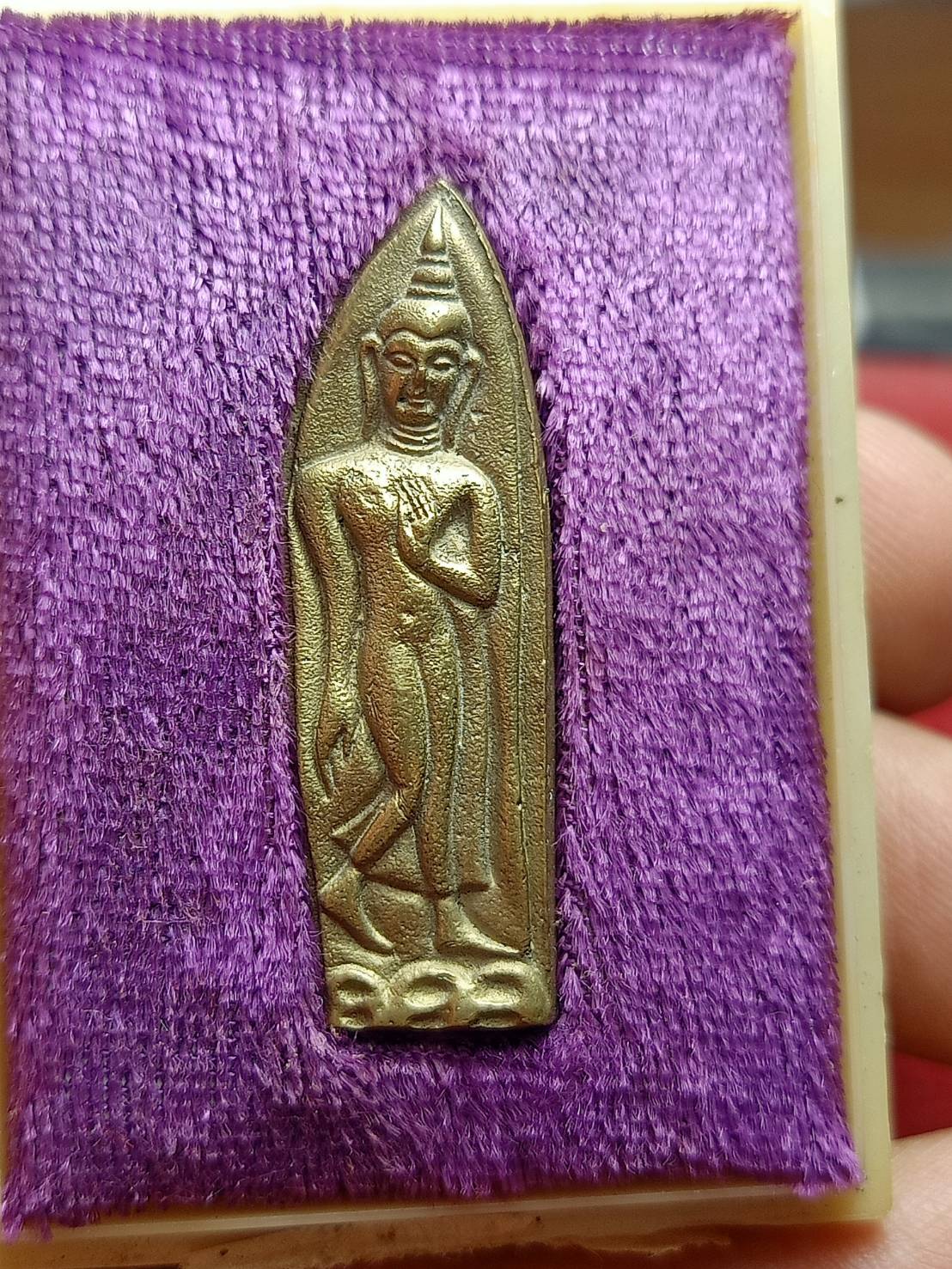 เหรียญพระกำแพงยืน หลวงพ่อเชิญ วัดโคกทอง จ.อยุธยา พร้อมกล่อง (SKU-08058)