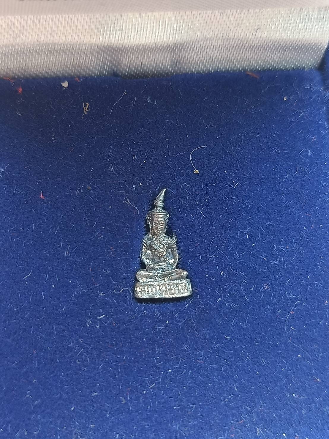 พระแก้วมรกต รุ่นเทอดพระเกียรติ ณ วัดพระศรีรัตนศาสดาราม กรุงเทพ ปี 2540 พร้อมกล่อง (SKU-11696)
